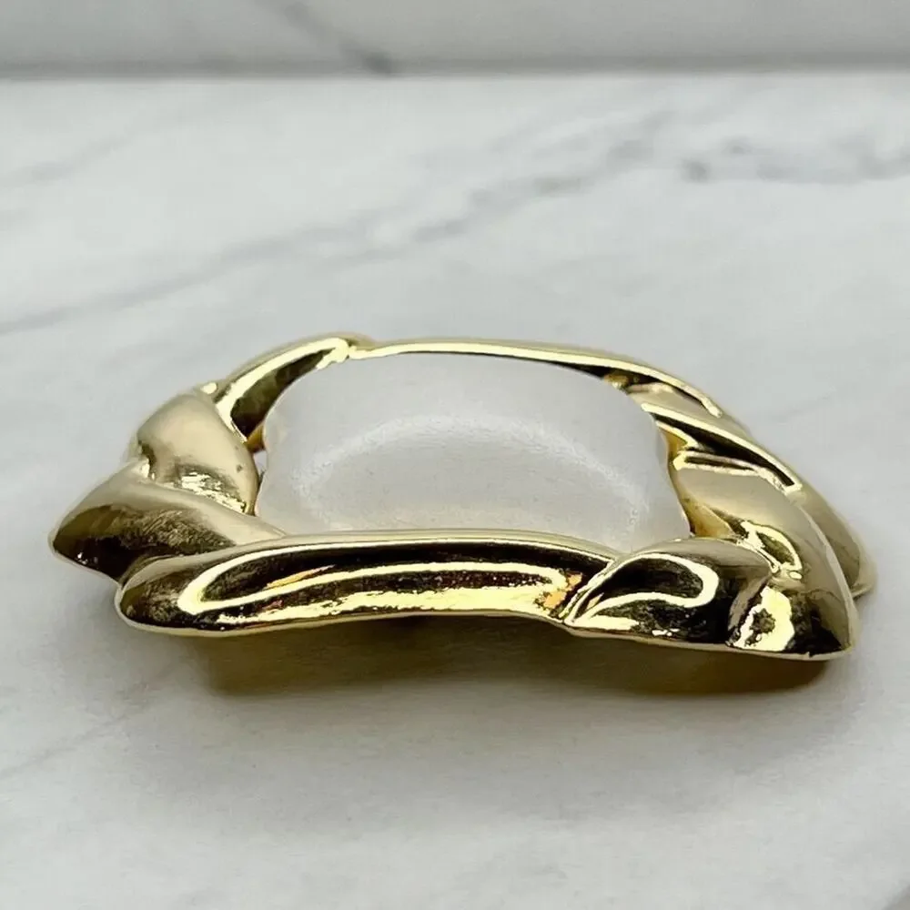 Day-Lor USA Vintage Gold Tone White Faux Leather Centerpiece Belt Buckle